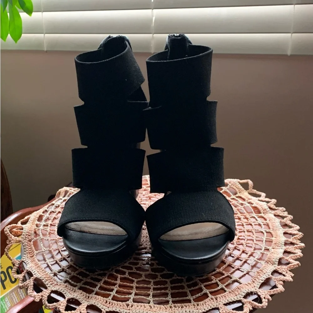 “REPORT” Black High Heels Size 7.5 NWT - Picture 2 of 9